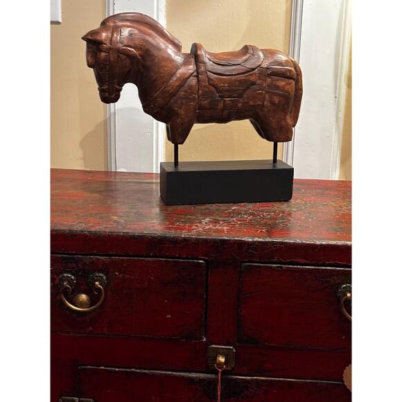 Vintage-Style Wooden Horse Figurine, Hand-Carved, Mounted On A Black Base - Picture 2 of 10
